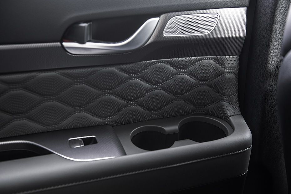 Hyundai Palisade Cup Holders (Front) Image
