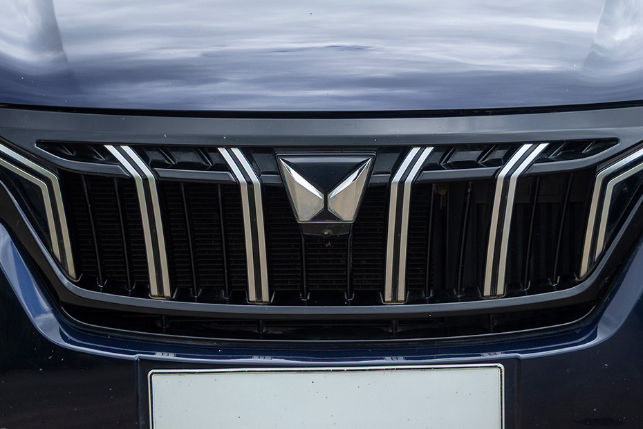 Mahindra XUV700 Brand Logo (Front)