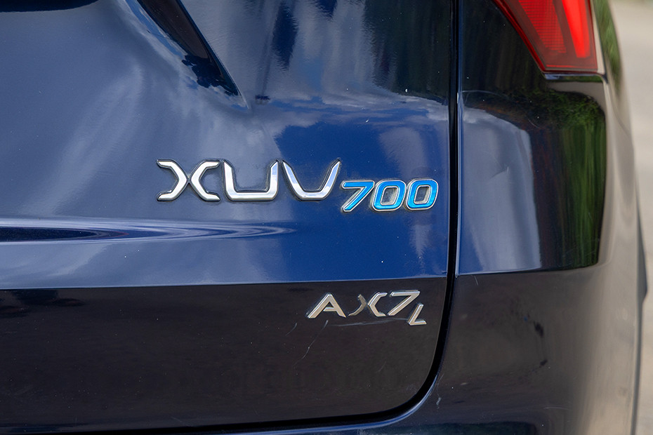 Mahindra XUV700 Model Badge