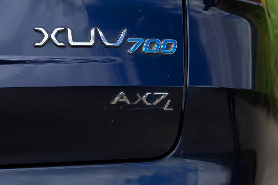 Mahindra XUV700 Variant Badge