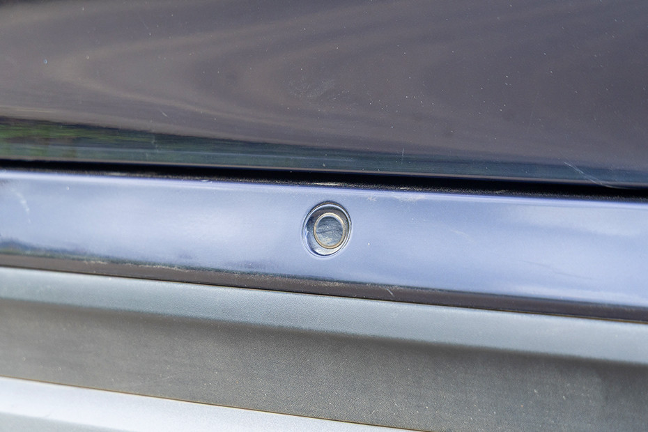 Mahindra XUV700 Rear Parking Sensors