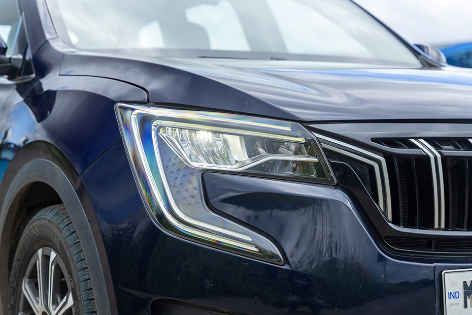 Mahindra XUV700 Headlight