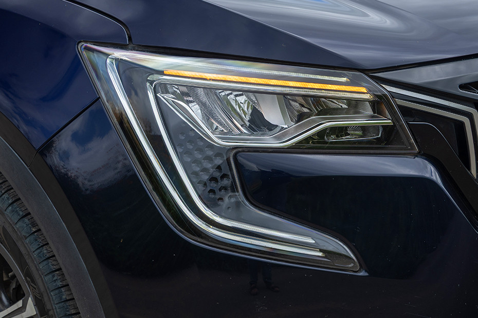 Mahindra XUV700 Turn Indicator (Front)