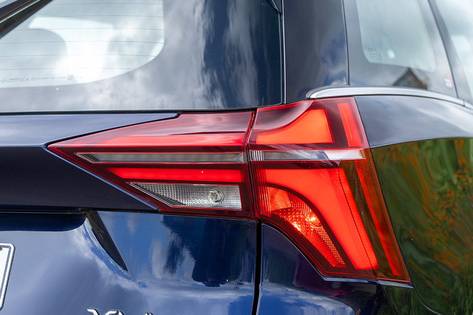 Mahindra XUV700 Taillight