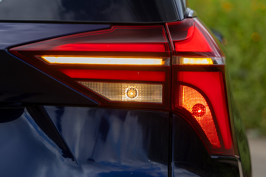Mahindra XUV700 Turn Indicator (Rear)