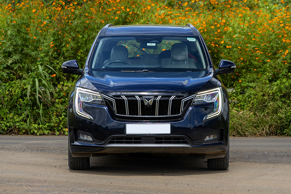 Mahindra XUV700 Front View