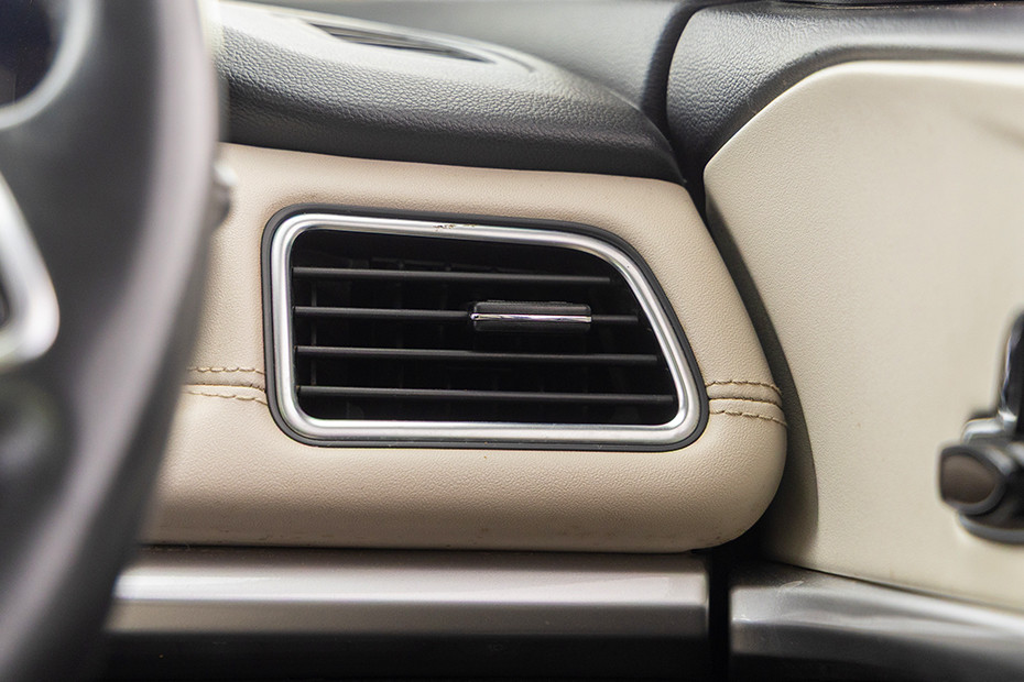 Mahindra XUV700 Driver's Side AC Vent