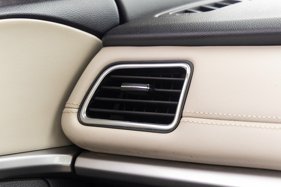 Mahindra XUV700 Passenger's Side AC Vent