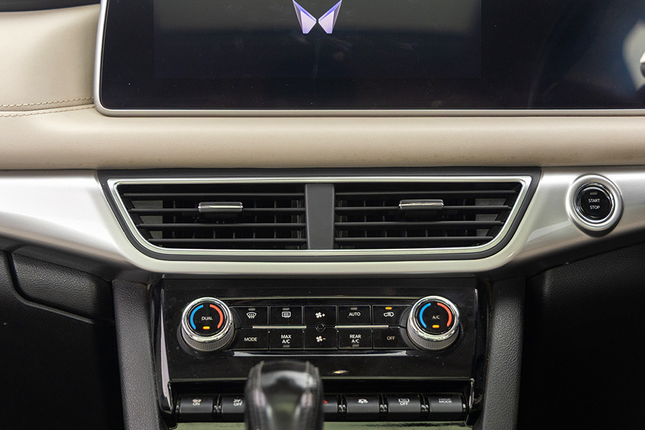 Mahindra XUV700 Central AC Vent