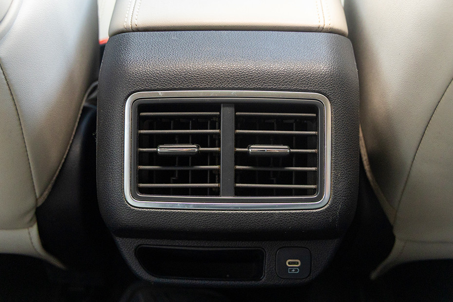 Mahindra XUV700 Rear AC Vents (Floor)