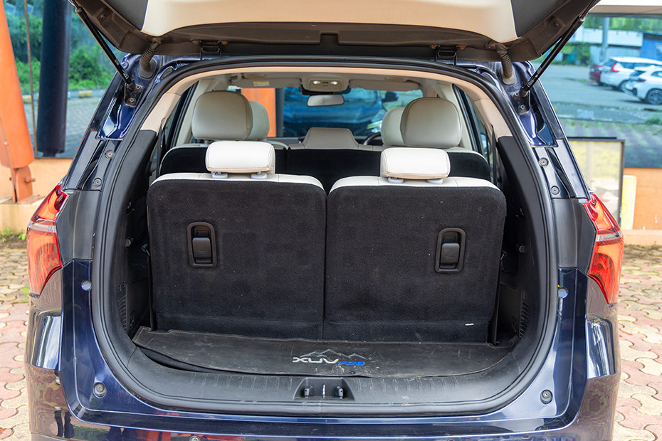 Mahindra XUV700 Boot (Open)