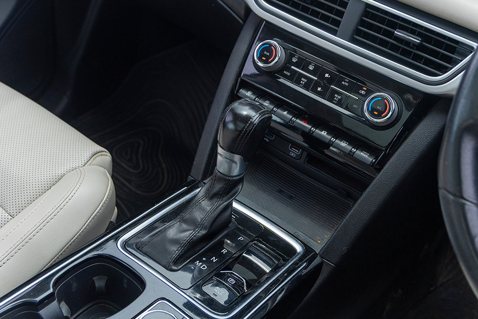 Mahindra XUV700 Gear Selector / Shifter