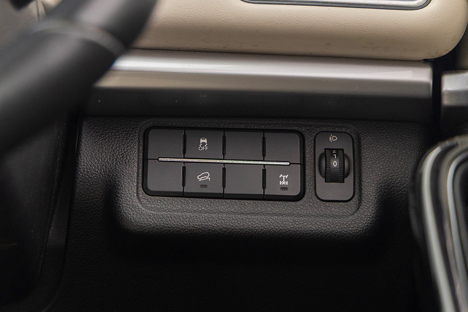 Mahindra XUV700 Dashboard Switches (Driver's Side)