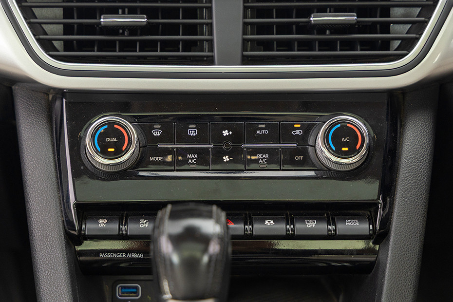 Mahindra XUV700 Dashboard Controls