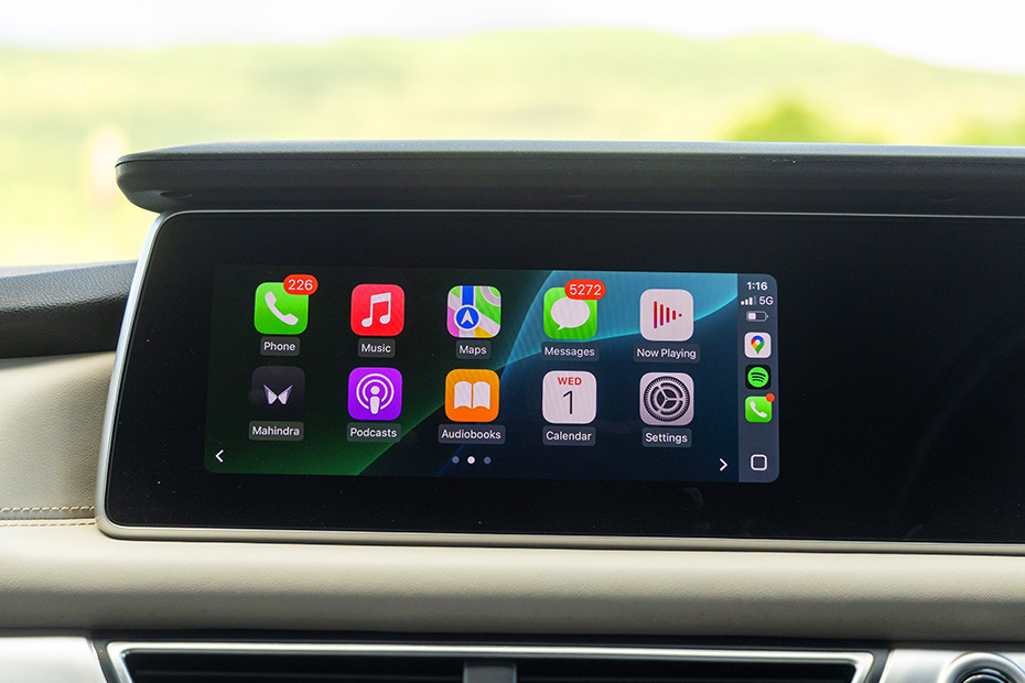 Mahindra XUV700 Apple CarPlay