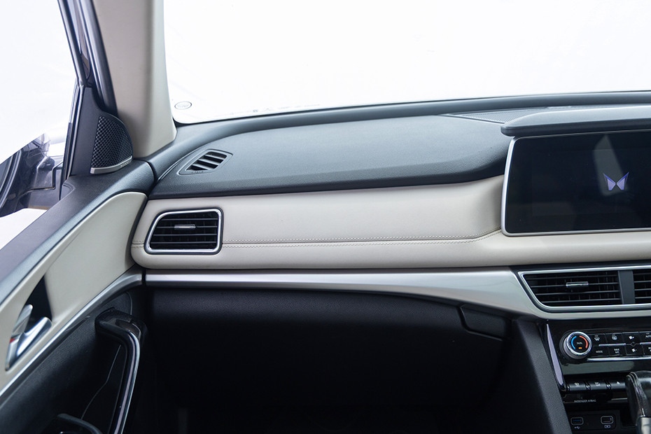 Mahindra XUV700 Passenger Airbag