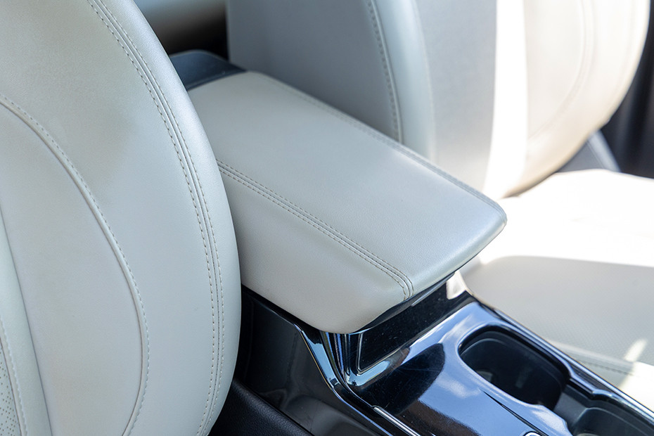Mahindra XUV700 Front Armrest