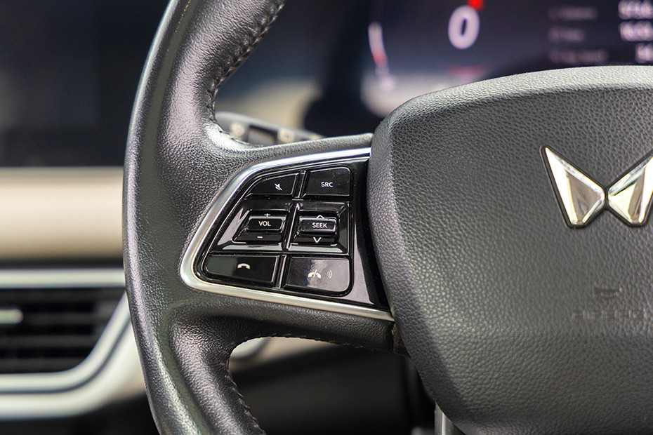 Mahindra XUV700 Steering Wheel Buttons (Left)