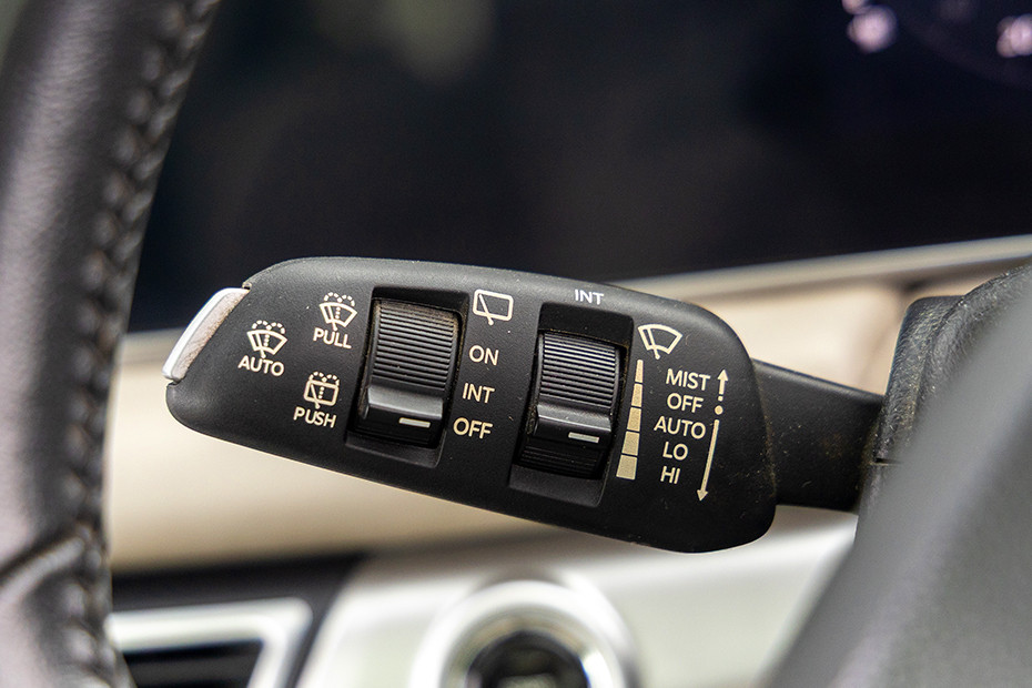 Mahindra XUV700 Wiper Control