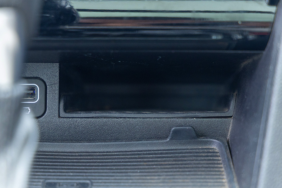 Mahindra XUV700 Storage (Center Console)
