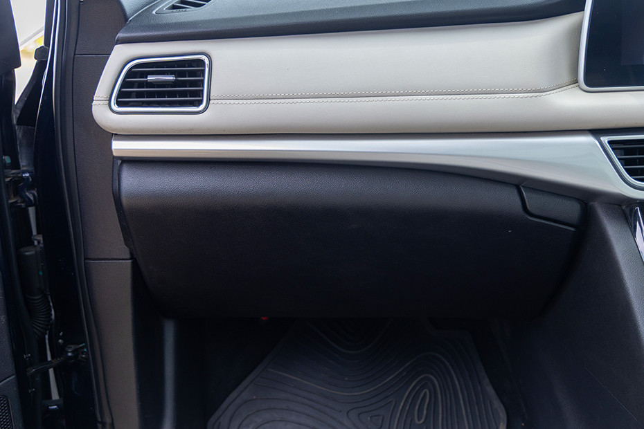 Mahindra XUV700 Glovebox (Closed)