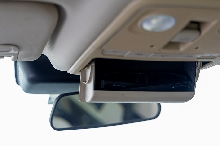 Mahindra XUV700 Sunglass Holder