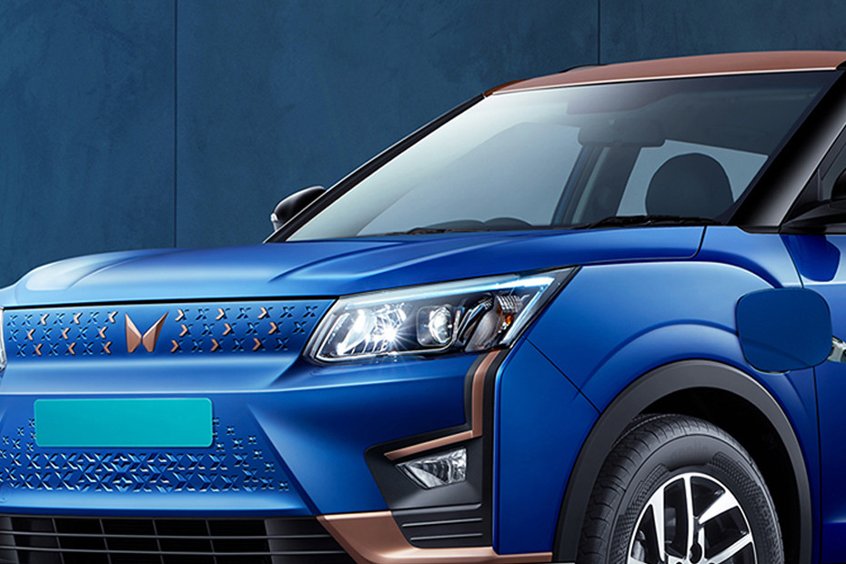 Mahindra XUV400 EV Headlight