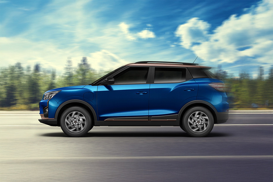 Mahindra XUV400 EV Side View (Left)