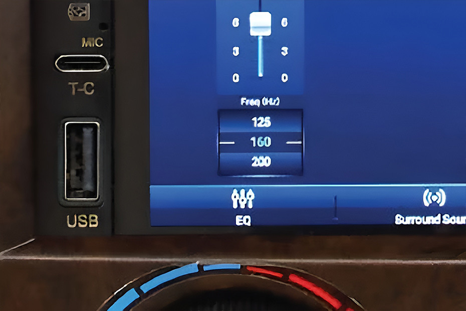 Mahindra Bolero USB Charging Port (Front)