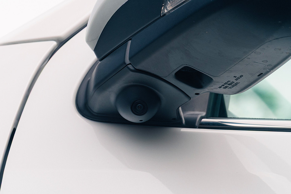 Toyota Fortuner 360 Degree Camera (Left)