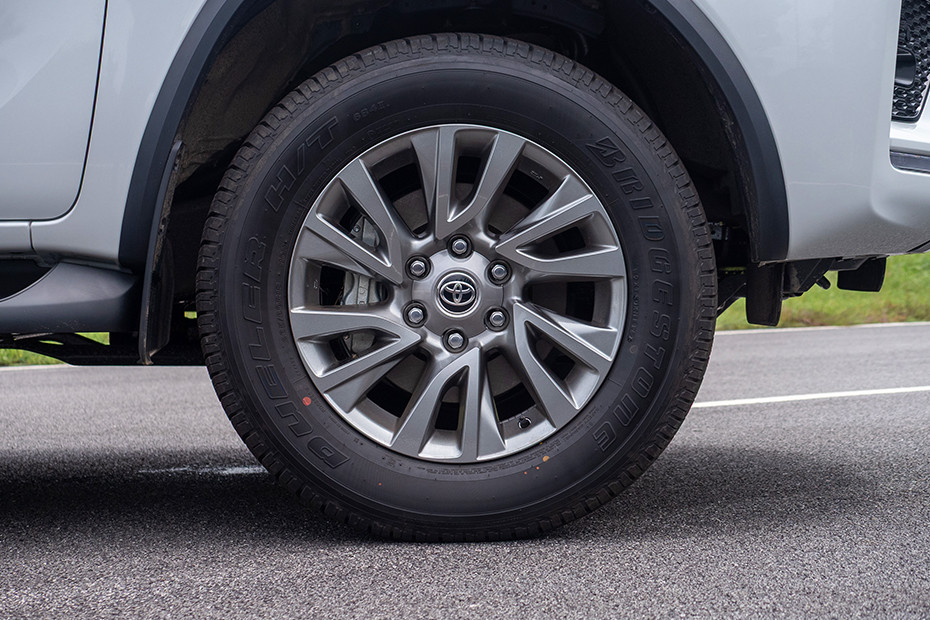 Toyota Fortuner Wheel