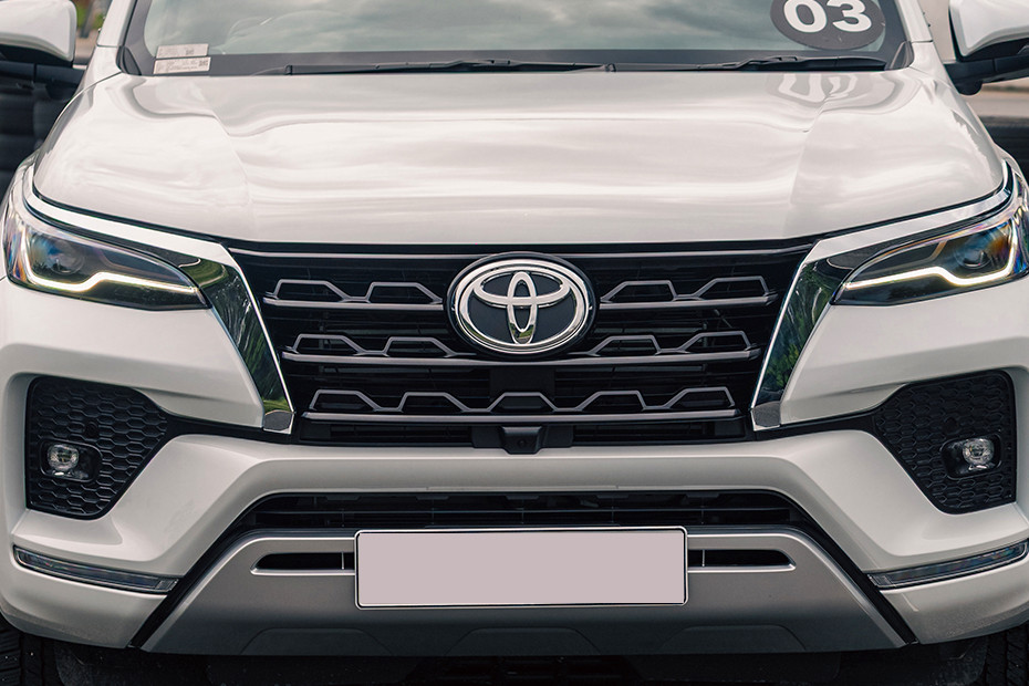 Toyota Fortuner Daytime Running Lamps (DRL)