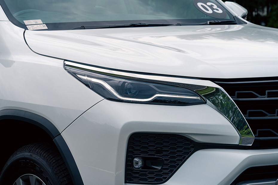 Toyota Fortuner Headlight