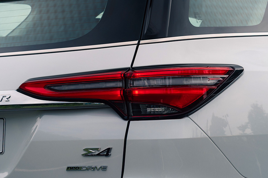 Toyota Fortuner Taillight