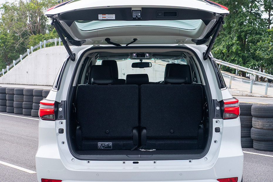 Toyota Fortuner Complete Storage Area View