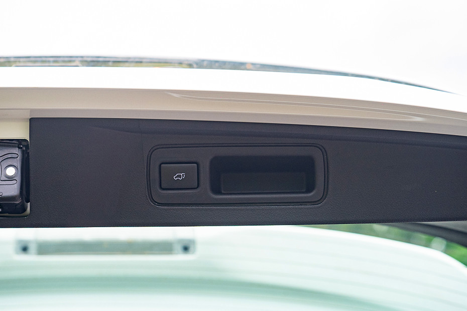 Toyota Fortuner Powered Tailgate Button