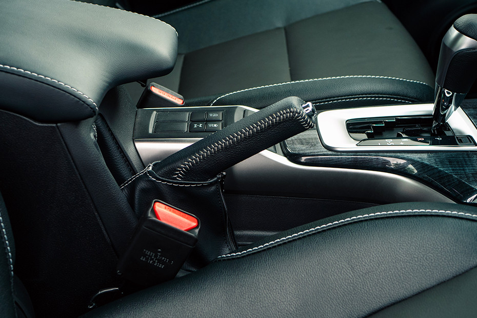 Toyota Fortuner Handbrake