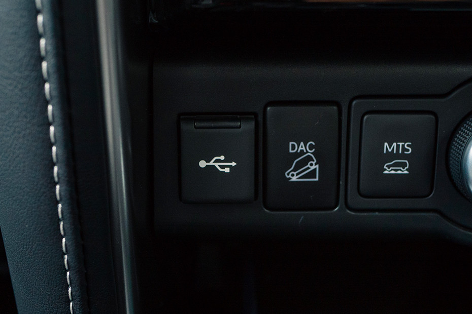 Toyota Fortuner USB Charging Port (Front)