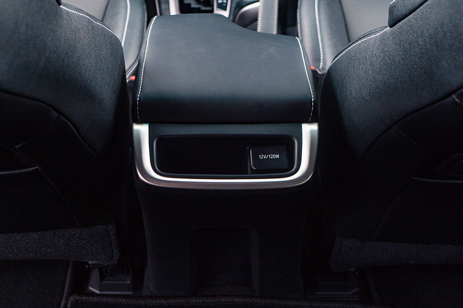 Toyota Fortuner USB Charging Port (Rear)