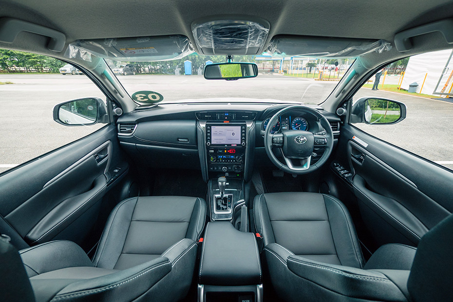 Toyota Fortuner Dashboard