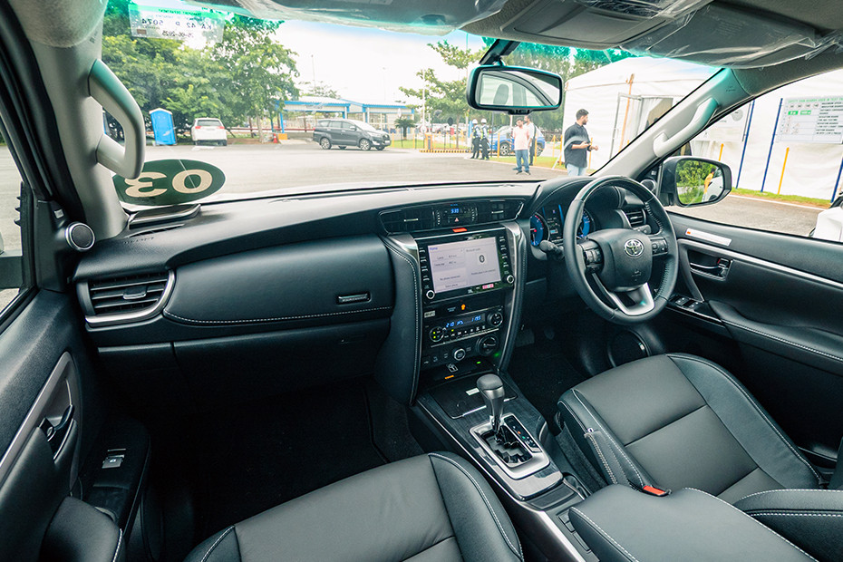 Toyota Fortuner Dashboard: Passenger's View