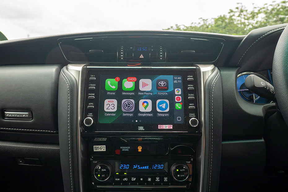Toyota Fortuner Apple CarPlay