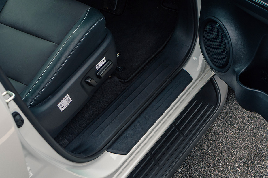 Toyota Fortuner Door Scuff Plate