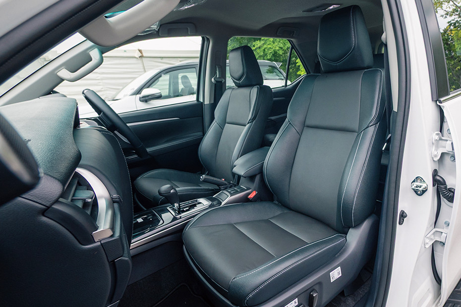 Toyota Fortuner Front Seats (Passenger View)