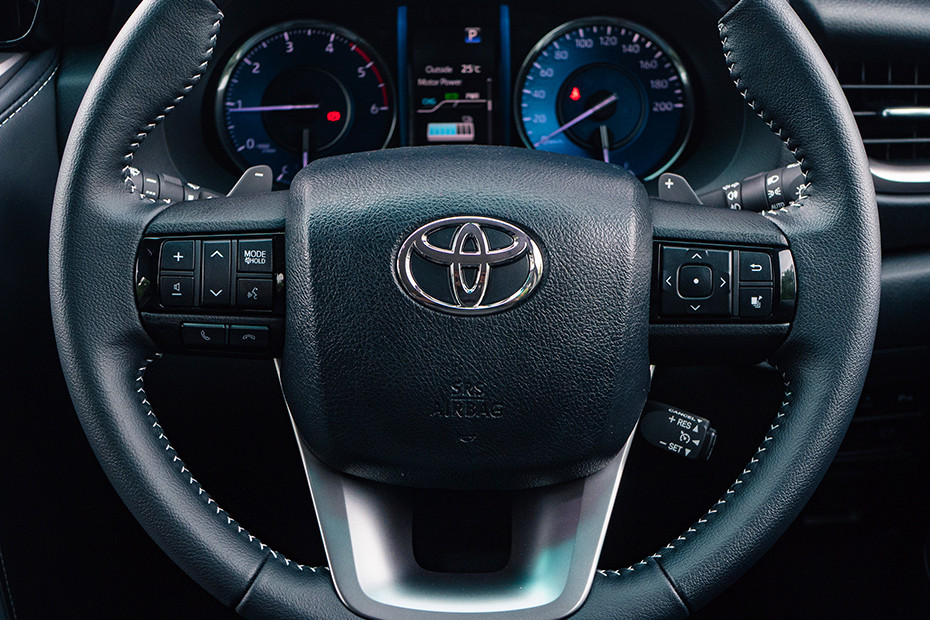 Toyota Fortuner Horn Pad