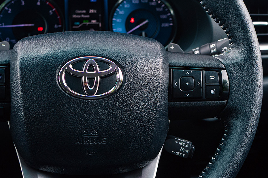 Toyota Fortuner Steering Wheel Buttons (Right)