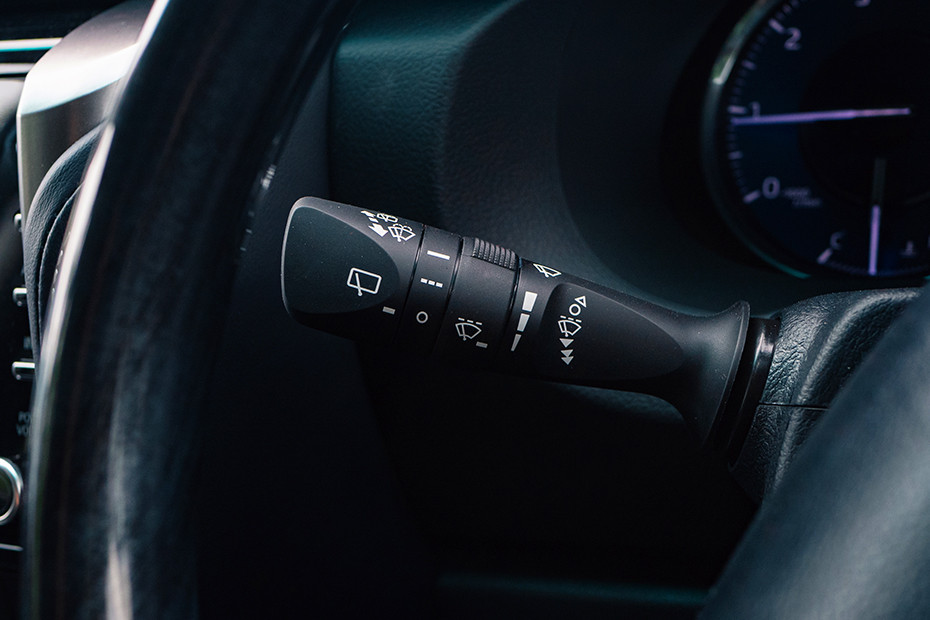 Toyota Fortuner Wiper Control