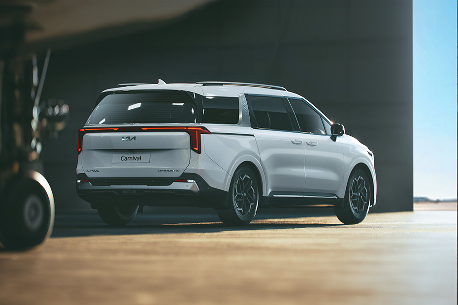 Kia Carnival Rear Right Side