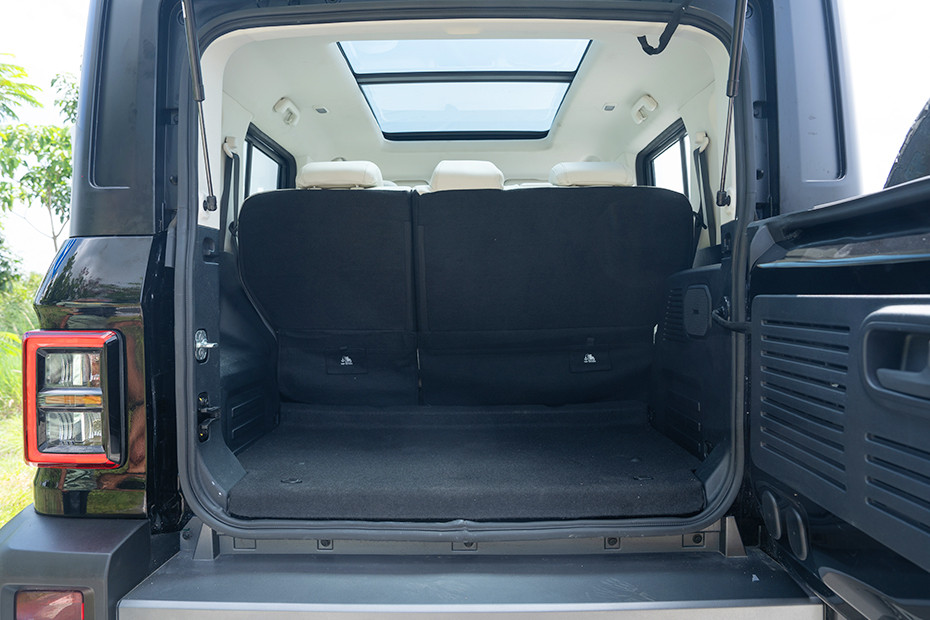Mahindra Thar ROXX Boot Space