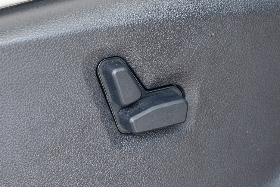 Mahindra Thar ROXX Powered Driver's Seat